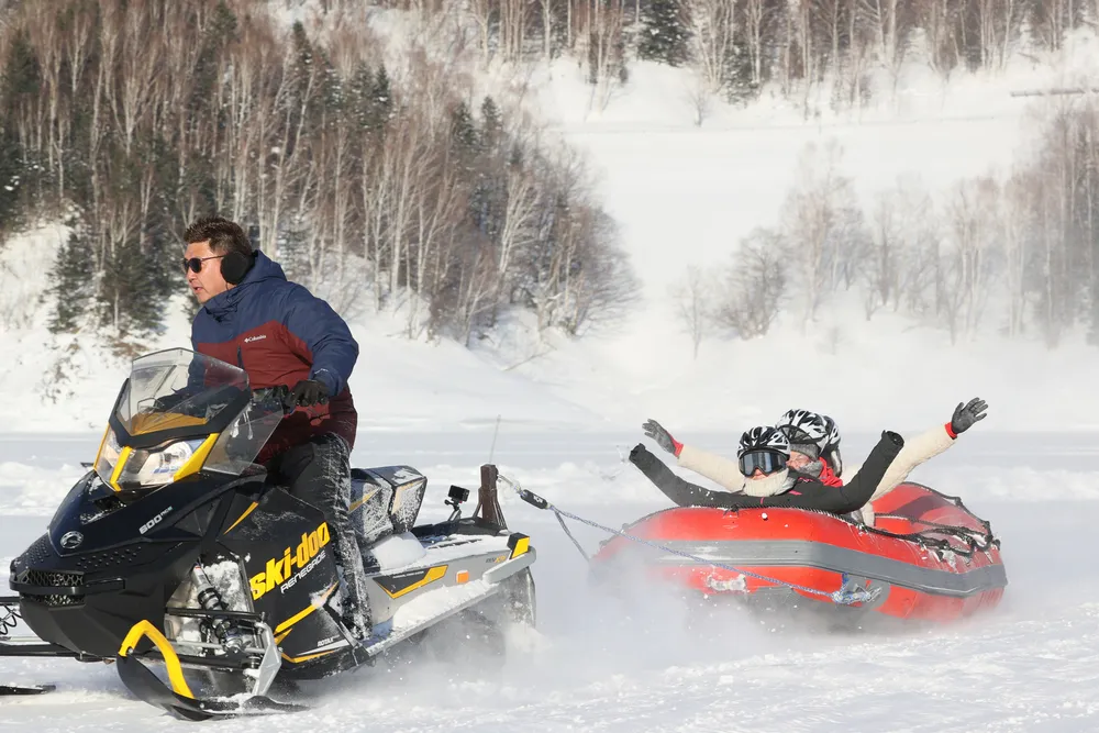 爽快、スノーラフティングに歓声　上川・大雪ダムでイベント開幕