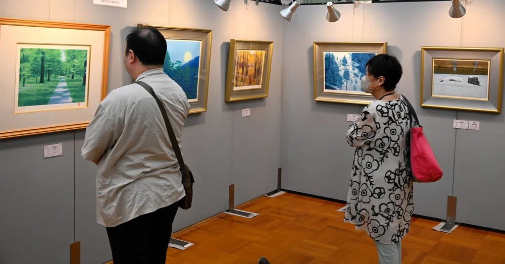 東山魁夷作品にうっとり 仁木で版画展：北海道新聞デジタル