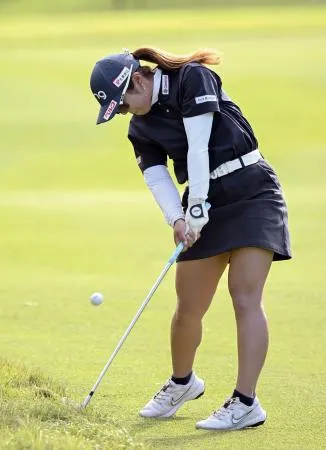 佐久間朱莉が66、単独首位に 延田女子ゴルフ第2日：北海道新聞デジタル