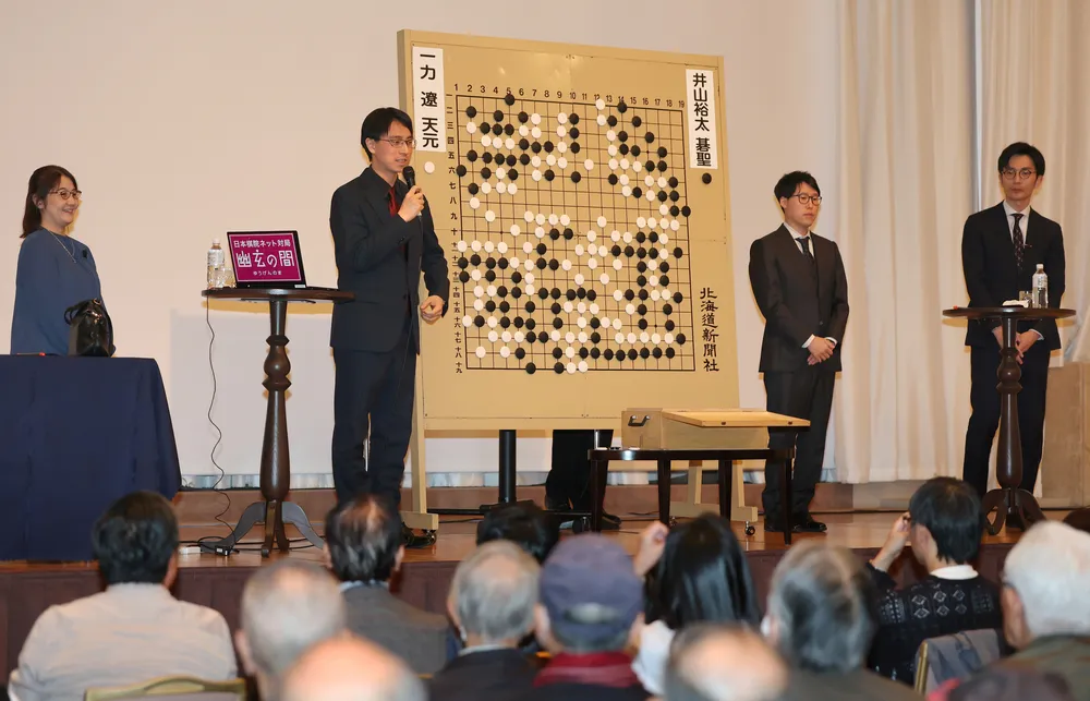 天元戦・札幌の戦い白熱、大盤でファン見守る　第2局は一力勝ちタイに