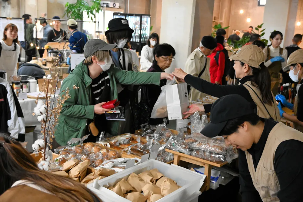 第3倉庫」100年、食べて祝福 小樽・北運河で記念の催し：北海道新聞デジタル