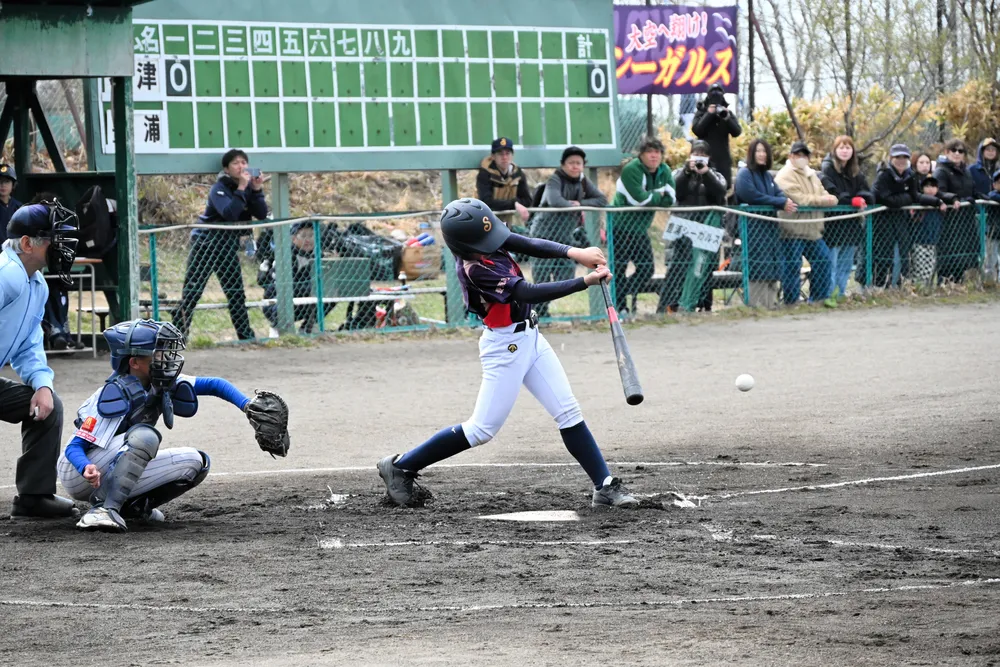 学童野球、声援受け熱戦　道新杯西いぶり大会に16チーム