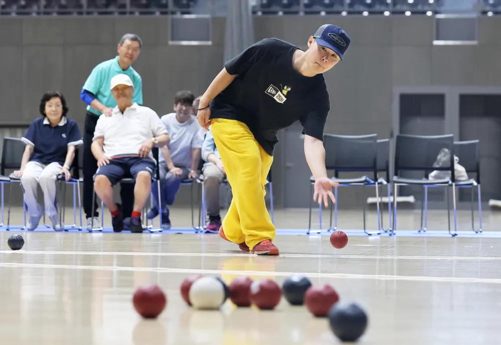 パラリンピック正式種目「ボッチャ」 帯広で初の大会：北海道新聞デジタル