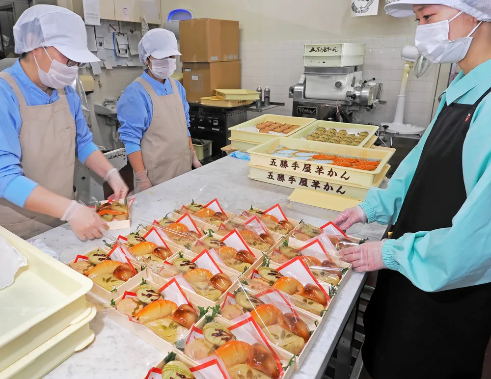 口取り色とりどり　江差・五勝手屋本舗で製造ピーク＜師走点描2025＞