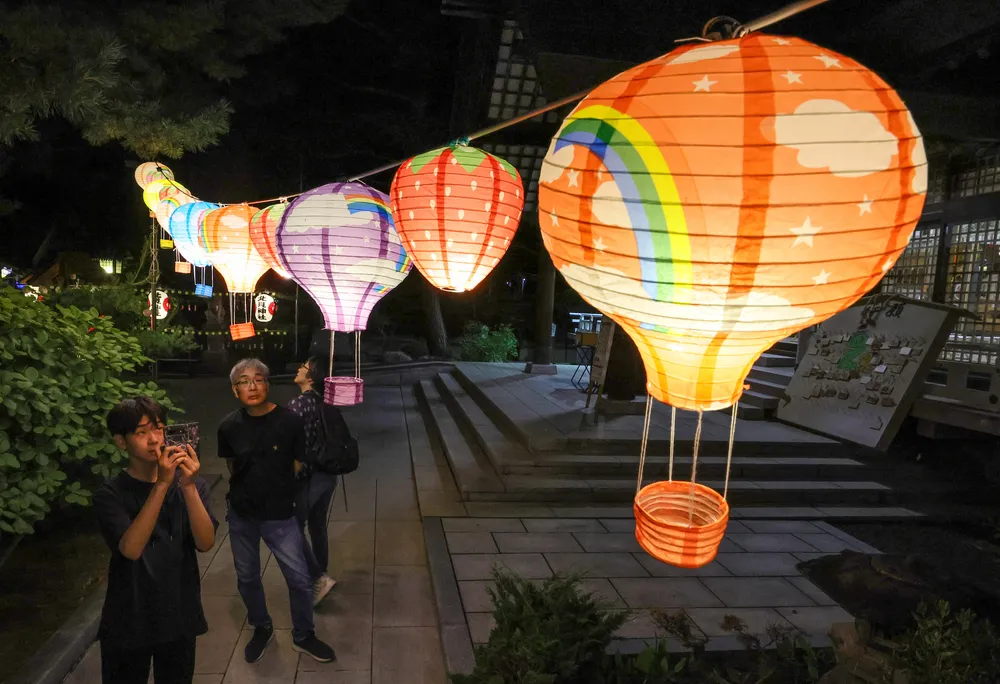 提灯千個 やさしいあかり 北見神社で「まつり」17日まで：北海道新聞
