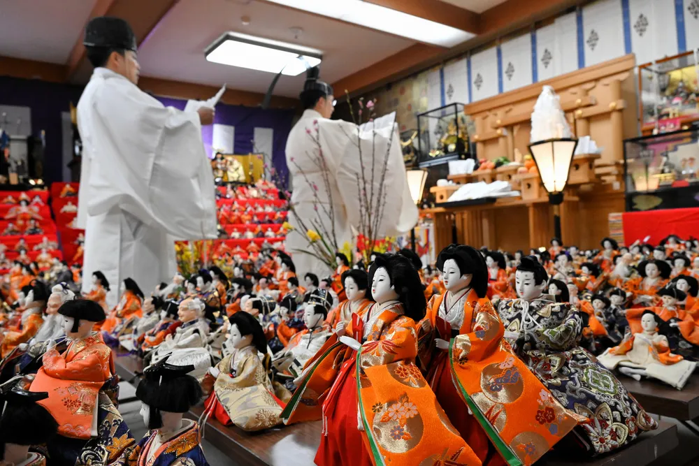 愛着ある人形に感謝込め 釧路・厳島神社の供養祭に2500体：北海道新聞