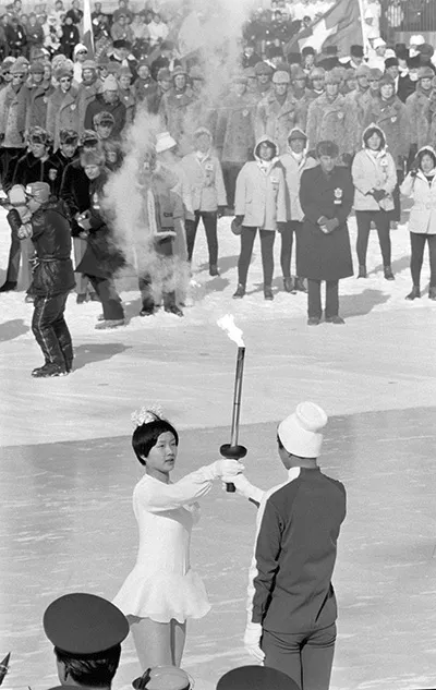 1972年札幌五輪 風船スケーターの開会式、日の丸飛行隊、笑顔の 1972年札幌五輪 風船スケーターの開会式、日の丸飛行隊、笑顔の