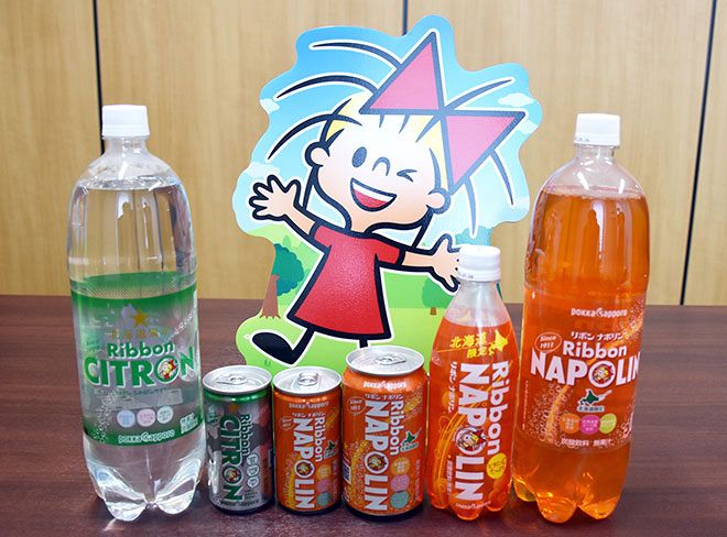 北海道限定 飲料 リボンナポリン ミニ6缶 オレンジ色「ナポリン」は何味？ 透明「シトロン」も＜北海道