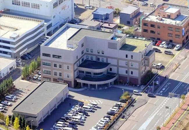 車庫からバック時、妻ひいたか　札幌・厚別の83歳女性死亡　容疑で夫逮捕