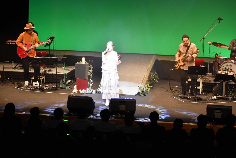 夢かなえた歌声 砂川出身Ｔｏｍｏｍｉさんワンマンライブ：北海道新聞デジタル