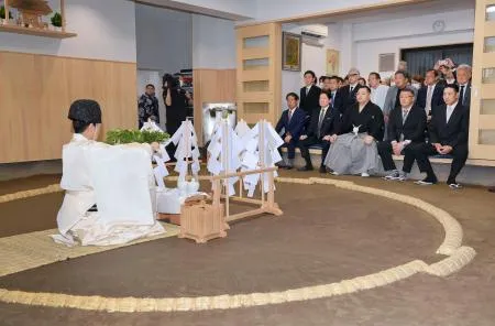元鶴竜「愛される力士に」 音羽山部屋が部屋開き：北海道新聞デジタル
