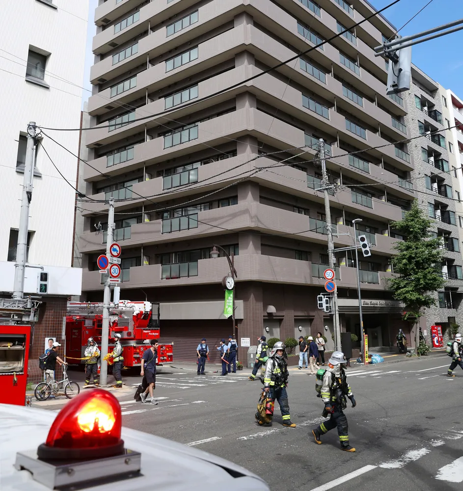 マンション4階で爆発音と白煙　ベランダの室外機破裂か　札幌・中央区