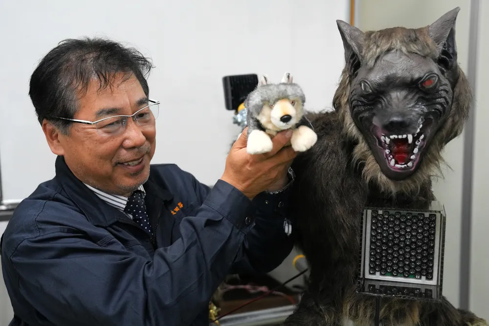 動画あり】野生動物よけ「モンスターウルフ」ミニでも大音量 クマ鈴の