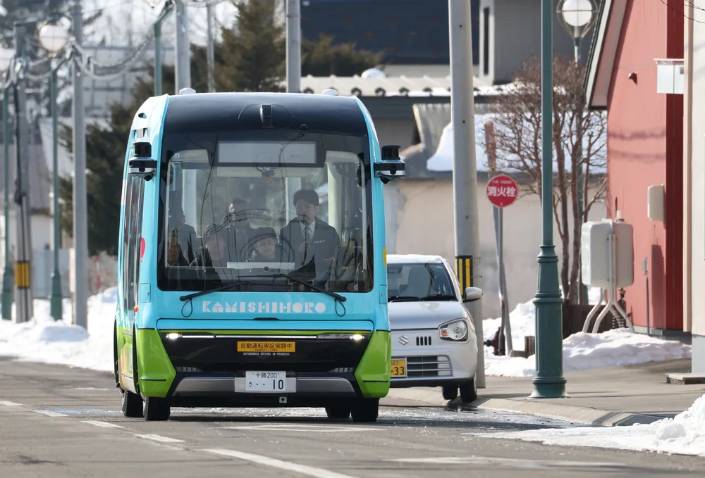 雪や駐車車両、AIで回避 新自動運転バス、上士幌で試験運行 5日から3