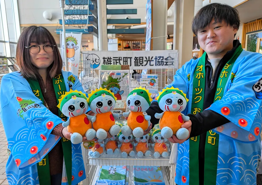 完成した「いくらすじ子」のぬいぐるみ。早くも問い合わせが来ているという