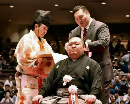 白鵬さん「びっくりした」 宮城野部屋消滅に言及：北海道新聞デジタル