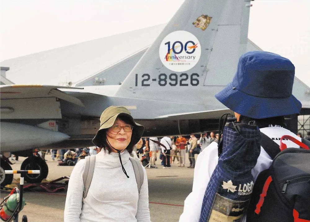 開港100年祝い 華やかさ一層 空自千歳基地で航空祭 ロゴ入り機体で記念撮影も:北海道新聞デジタル