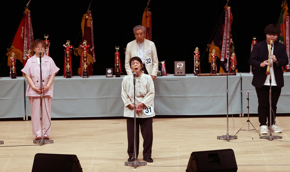 自然風景　情感豊かに　旭川・石狩川流れ節全国大会　多世代90人が歌声競う