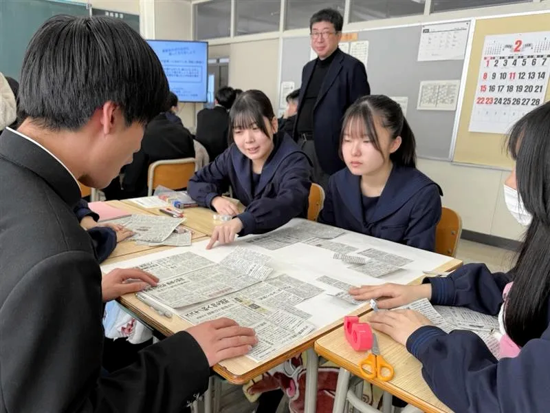 新聞通じ共感力育む　湧別高で道新出前授業