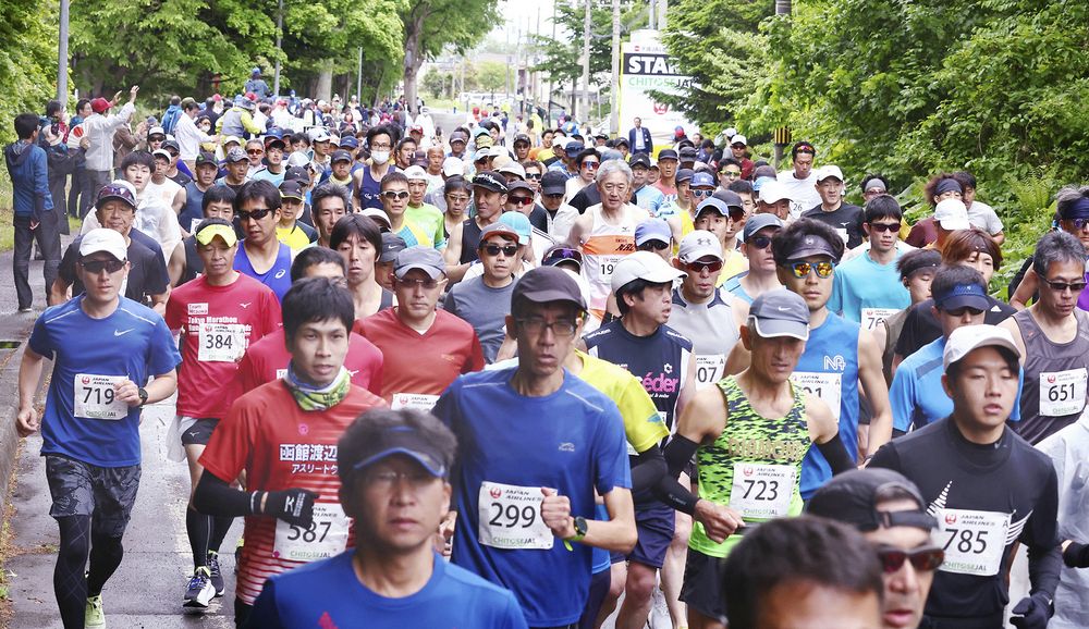 緑豊かなコース４５２８人疾走 千歳ＪＡＬ国際マラソン：北海道新聞