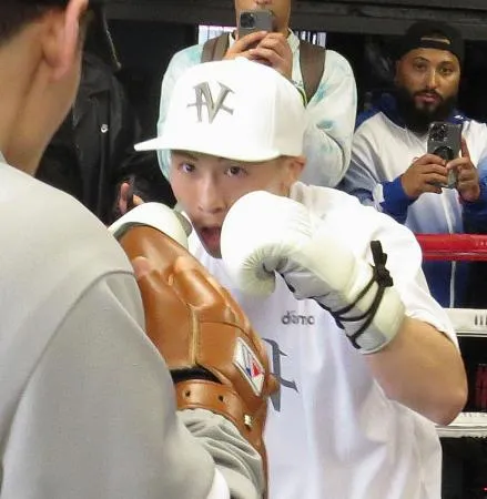 公開練習する井上尚弥=ロサンゼルス（共同）