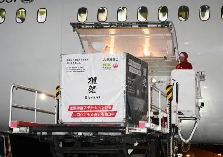 宇宙で醸造「獺祭」、関空に到着 世界初、1本限定で1億1千万円：北海道 