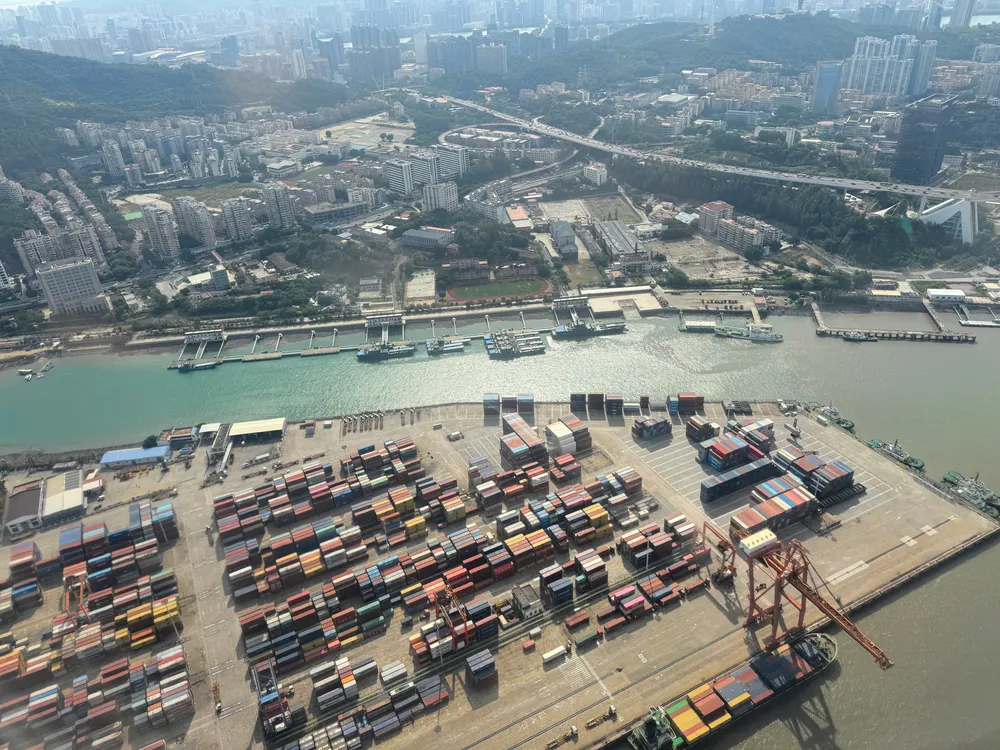 90日以内に出荷急げ！ 中国→米国コンテナ船予約殺到 高関税