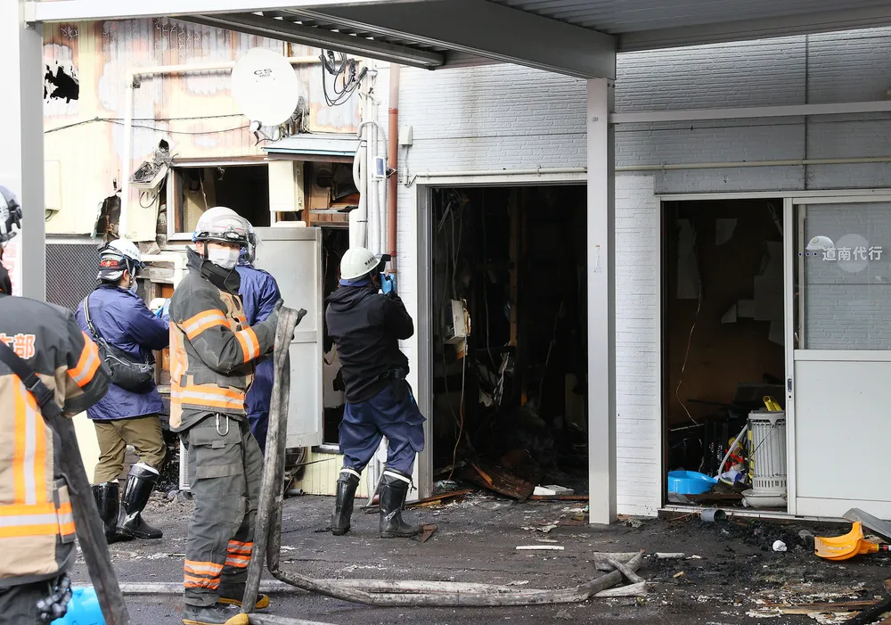 店内水浸し「再開めど立たず」 函館繁華街の火災、近隣に影響広がる