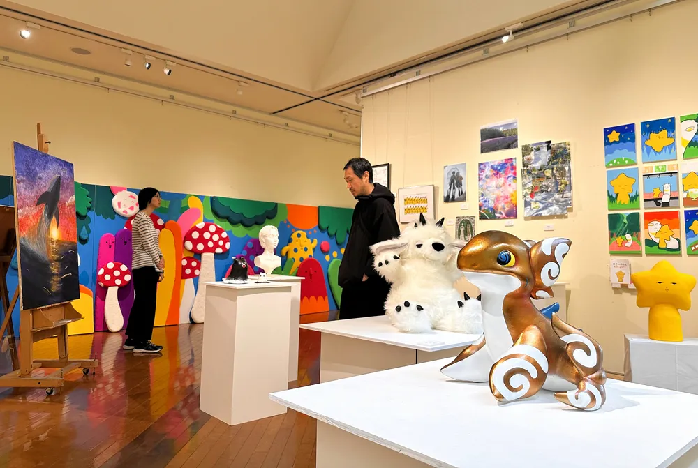 油彩や彫刻 福祉と芸術連携の作品展 北広島「にじのあとりえ」、星槎道