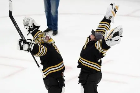 NHL、ブルーインズなど先勝 プレーオフ開幕：北海道新聞デジタル