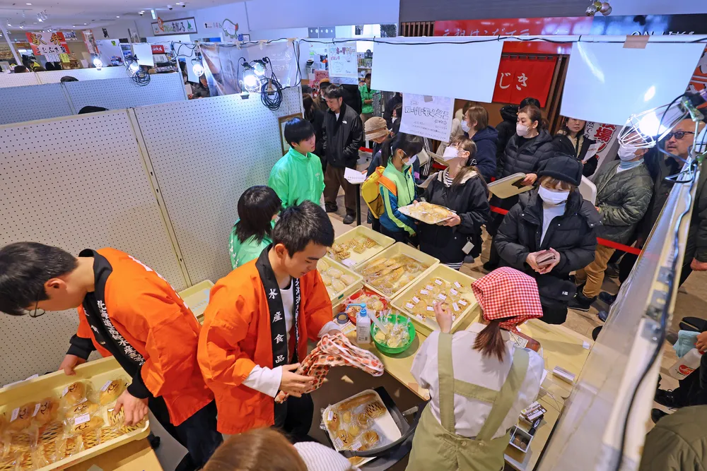 道南のパン店が集合　新函館北斗駅前で「ほっくるぱんまつり」　15日も開催