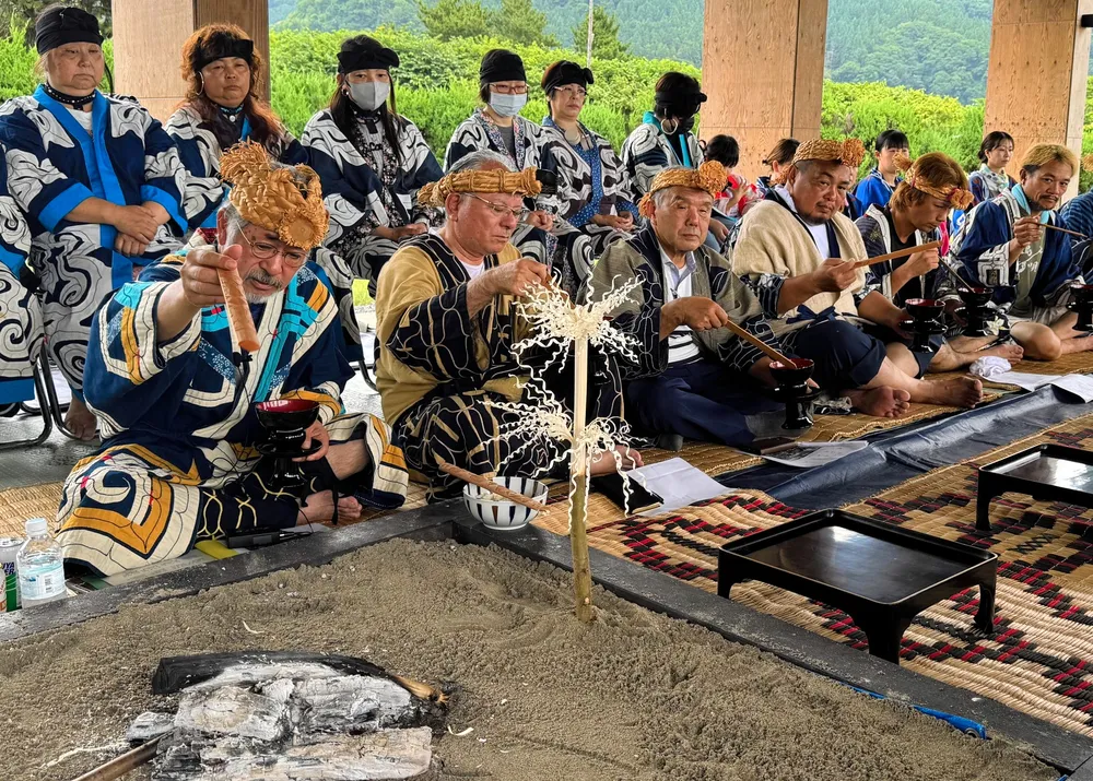 豊漁、安泰の願い 神々に祈り 豊浦アイヌ協会が伝統儀式：北海道新聞