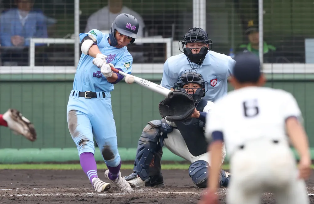 滝川西が猛攻、旭実を下す 夏の高校野球・北北海道大会：北海道新聞
