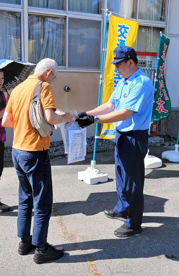 平取・幌尻岳登山者へ遭難防止を啓発 門別署：北海道新聞デジタル