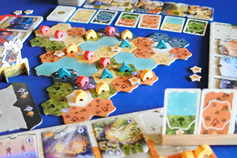 ＜今日もボドゲで遊んでマス！＞ vol.115　手札管理と陣取りが〝激アツ〟の中量級秀作「デワン」