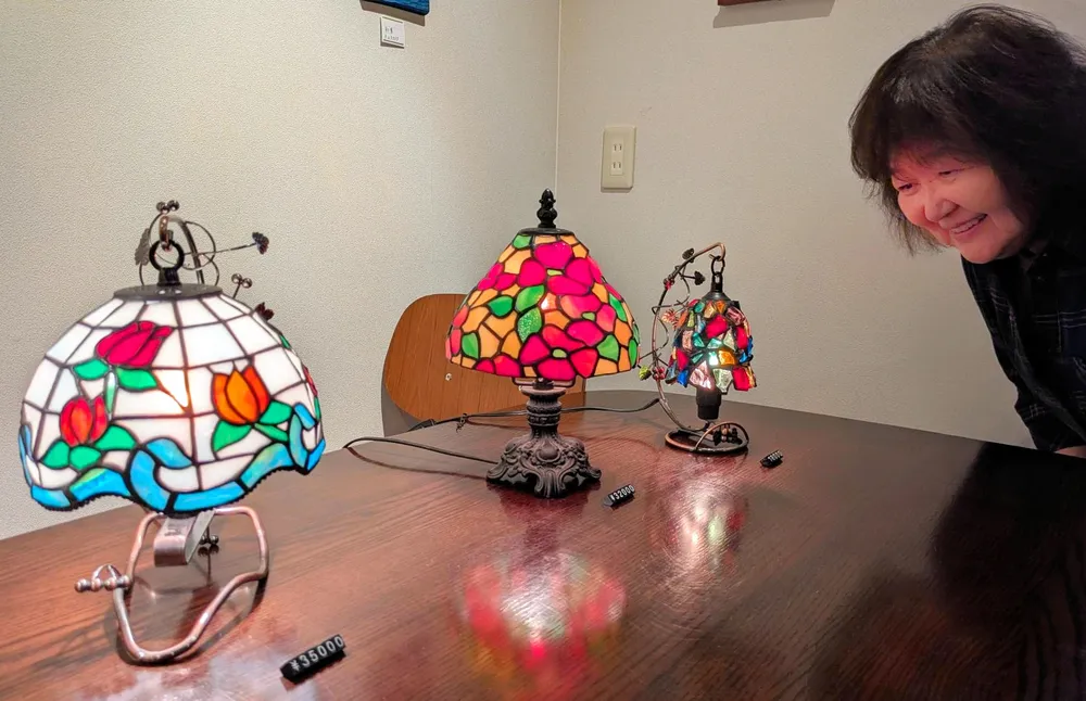 ステンドグラス 個性輝く100点☆ 岩見沢で展示販売：北海道新聞デジタル
