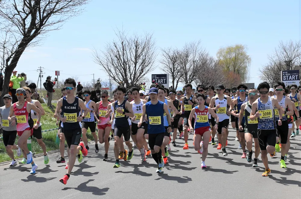 伊達ハーフマラソン 2600人駆け抜ける：北海道新聞デジタル