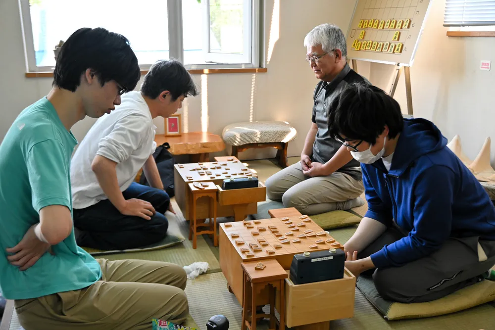 旭川の藤田さんと三岡さん、全道将棋選手権へ