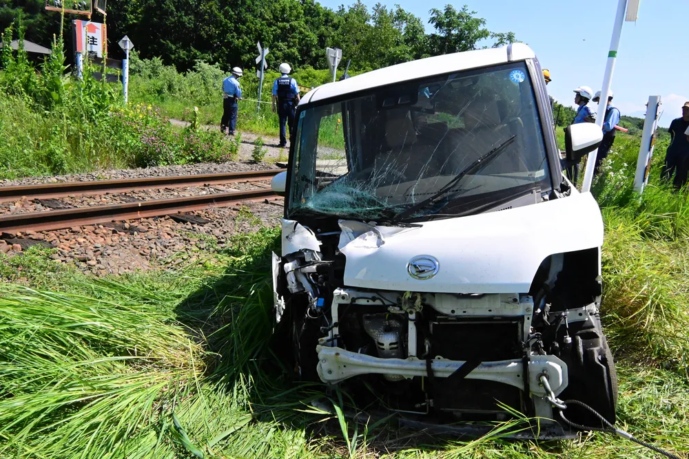 列車と車衝突、けが人なし　小清水の踏切　一時運転見合わせ