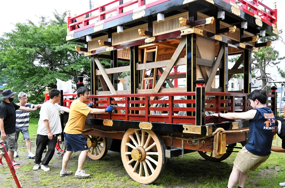 江差・姥神祭の山車「蛭子山」 車輪を新調し立ち往生克服 「思い切り