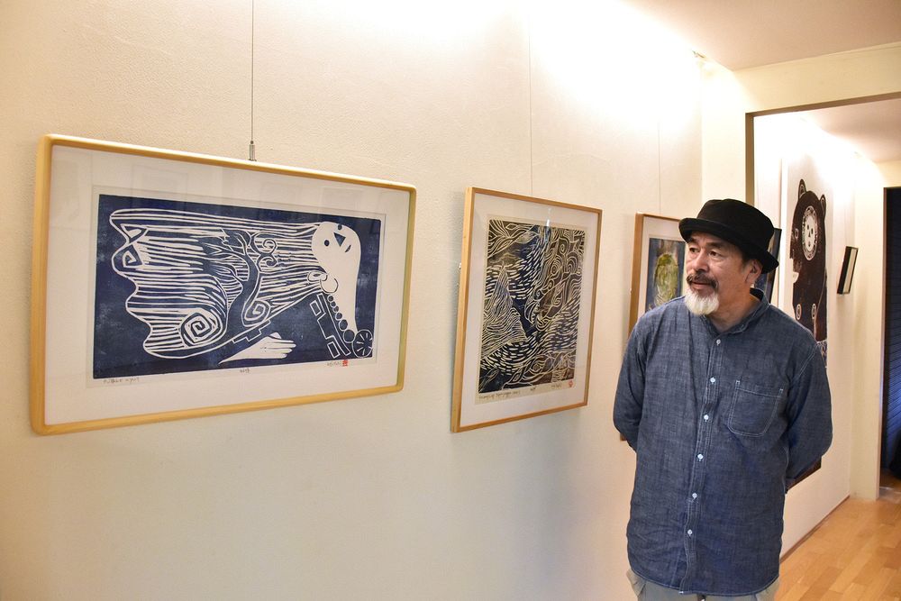 アイヌ神話 木版画で表現 札幌の芸術家・結城さんが北広島で個展：北海道新聞デジタル