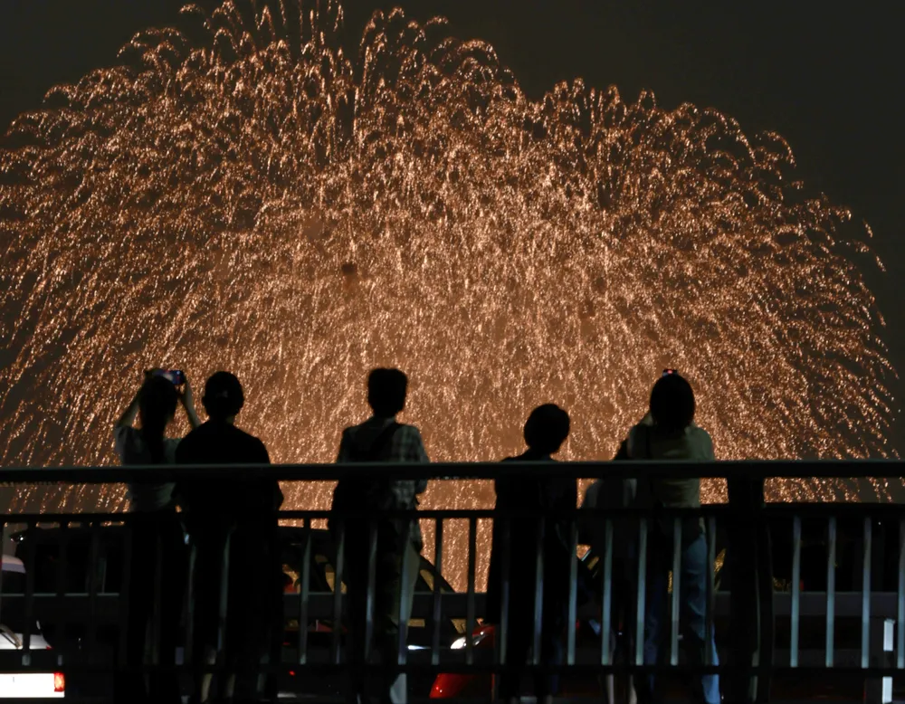 夜空に大輪4千発　札幌・豊平川で道新・UHB花火大会