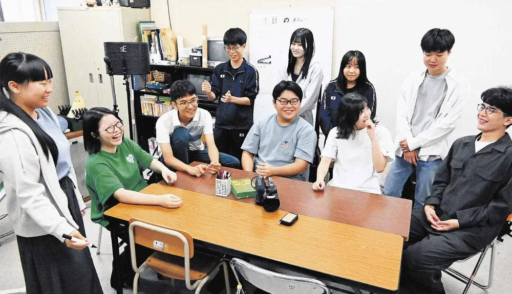 NHK高校放送コン ラジオドラマ 個性演じ分け 旭東高全国V 局員10人 「当て書き」が効果:北海道新聞デジタル