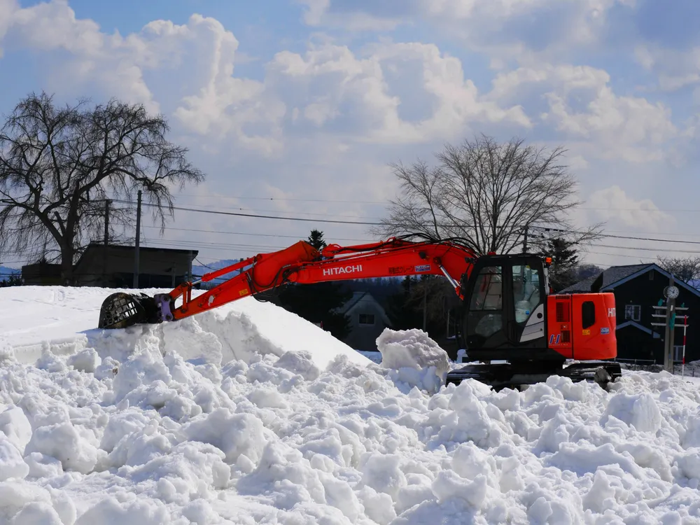 枝幸・西澤建設 小学校の雪割りボランティア：北海道新聞デジタル