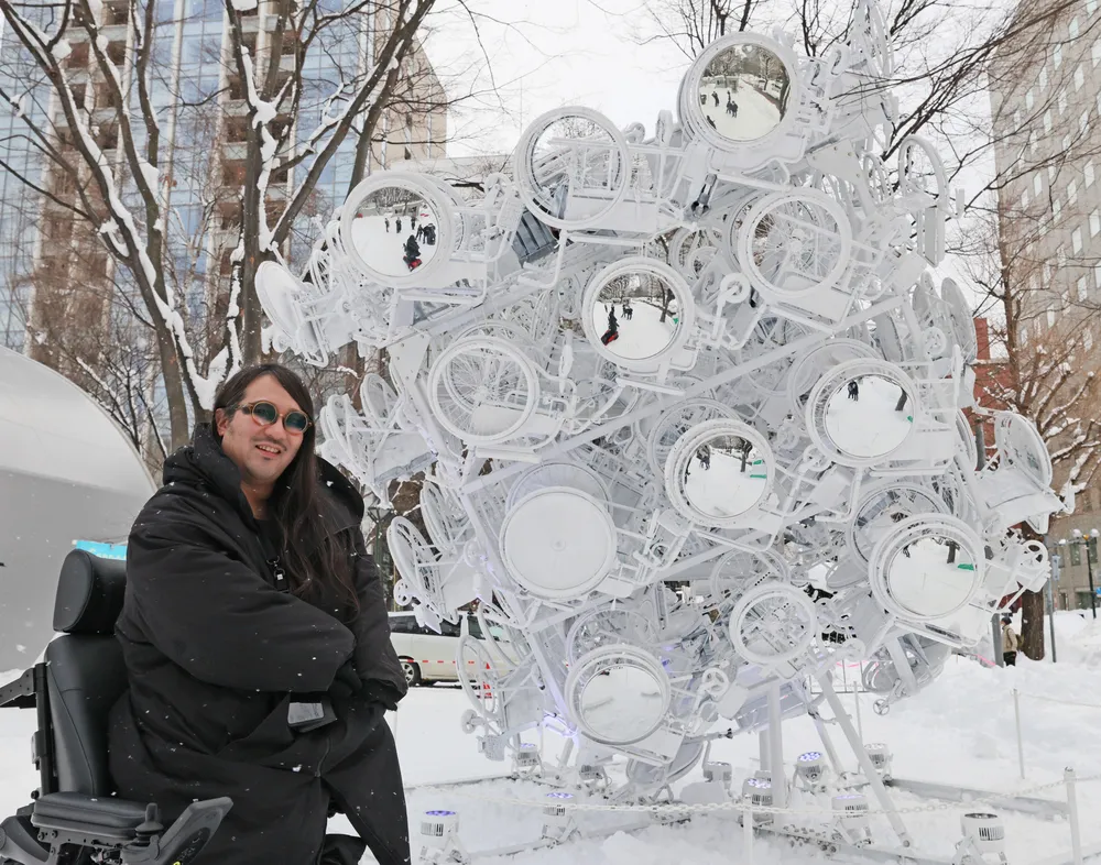 車いす77台で巨大アート さっぽろ雪まつり会場に登場：北海道新聞デジタル