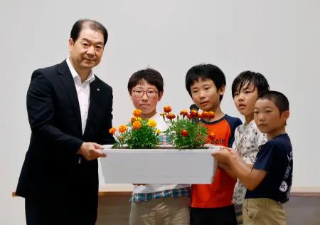 皇軍慰問特別号（白岩村報）・昭和１４年８月　・昭和１５年１１月　　２点一括 群馬・御巣鷹慰霊の花引き渡し 現場に近い上野村立小児童が栽培
