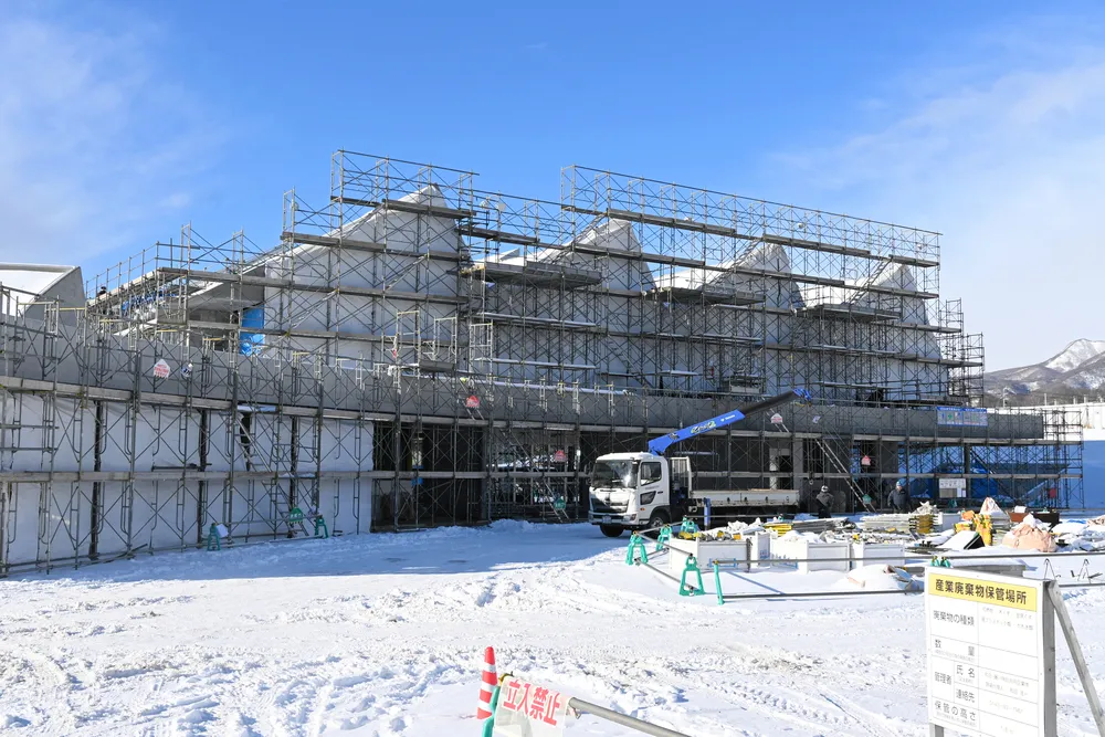 登別市本庁舎の工費6億円増 市議会委で報告 資材高騰で事業費83億円超