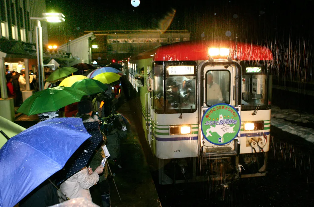 ふるさと銀河線　りくべつ鉄道　分線　行き先板 銀河線のお別れ列車リバイバル 20年前再現し11日運行 りくべつ鉄道