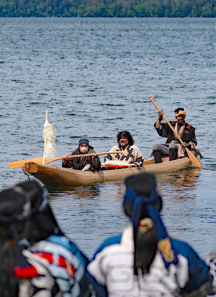 アイヌ民族の舟下ろし儀式、阿寒湖で２３年ぶり 工芸協同組合がカツラ