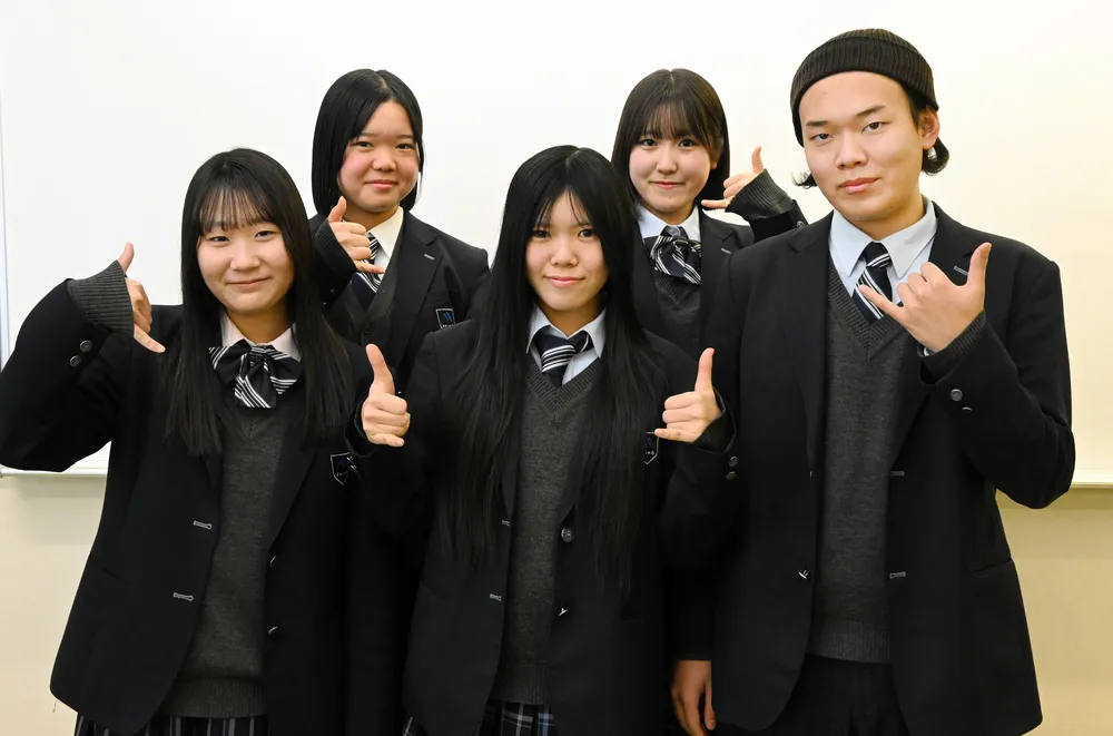 【3ヶ月使用】旭川志峯高等学校の制服 旭川志峯高校(旧旭川大学高校)の制服、夏冬男女ともを譲ってください